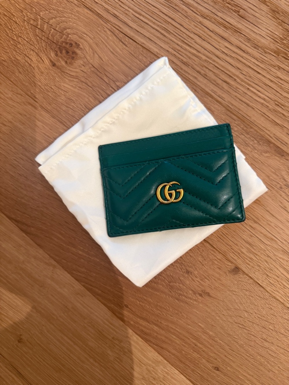 Gucci GG Marmont green card case with  Branded Dust Bag